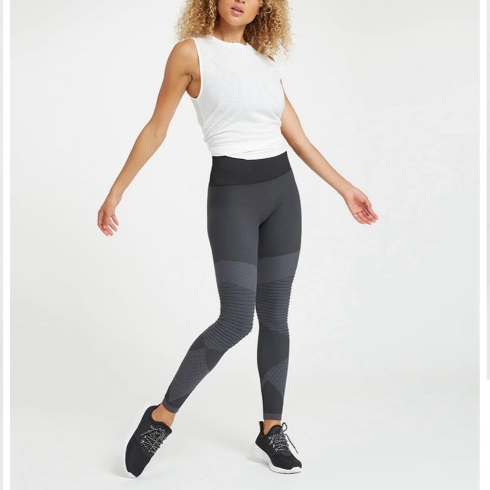 SPANX Look At Me Now Seamless Moto Leggings